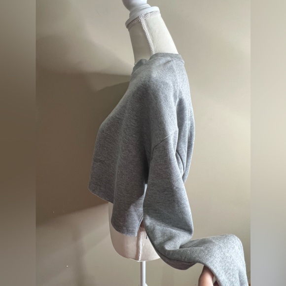 NWT socialite gray crop sweatshirt medium - Picture 3 of 9